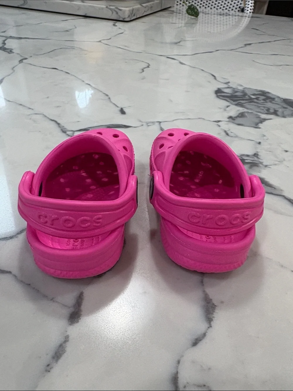 CROCS Kids Classic Clogs in Hot Pink